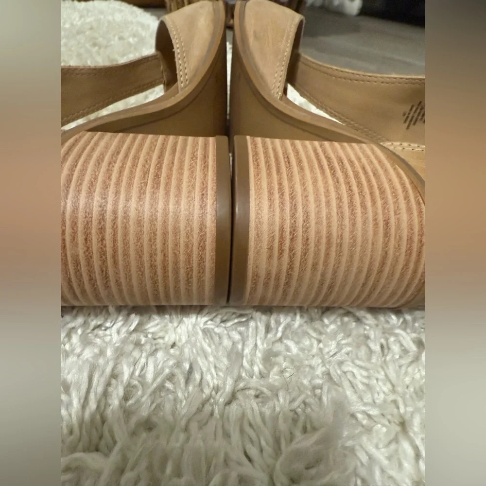 Lucky Brand Tan Women's Heels - Picture 11 of 13